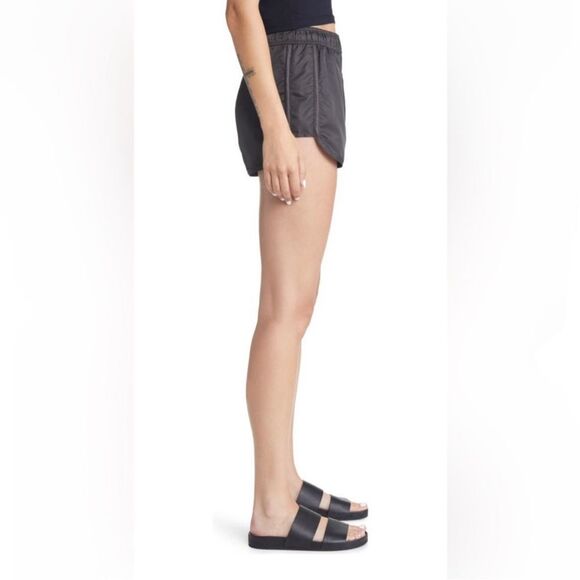 FEAR OF GOD ESSENTIALS RUNNING SHORTS - Picture 5 of 16